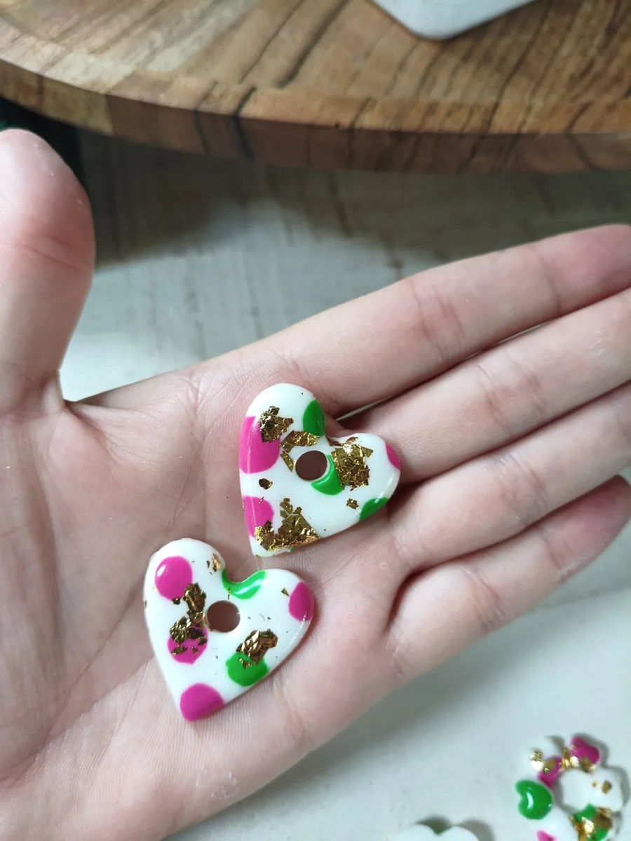 Lulu Martinique – vue 2 – Blanc,rose,vert, doré – Pâte polymère