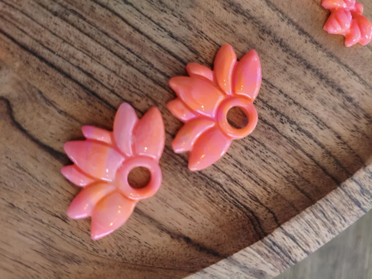 Cigale d été rose fluo – vue 3 – Rose fluo translucide – Pâte polymère