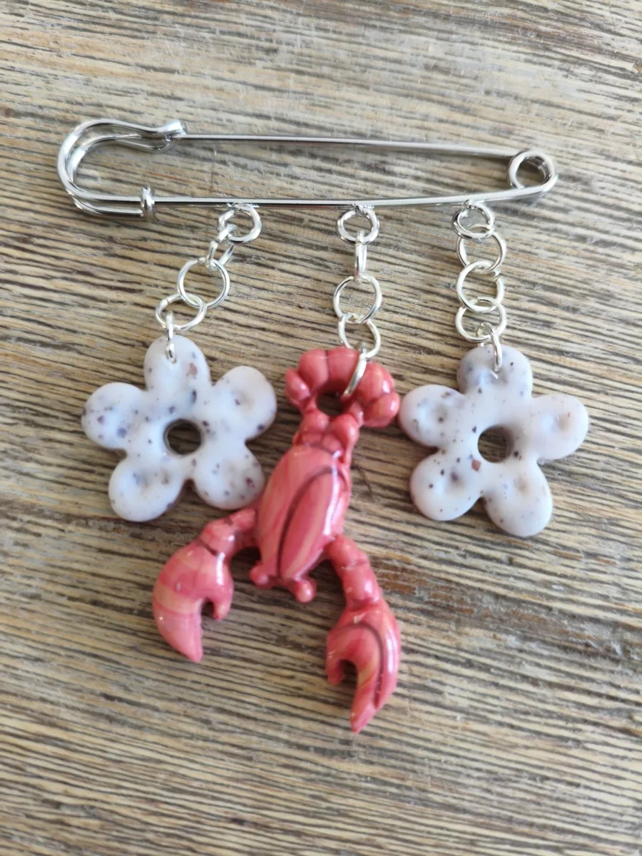 broche homard fleur – vue 2 – rose ,blanc moucheté – Pâte polymère
