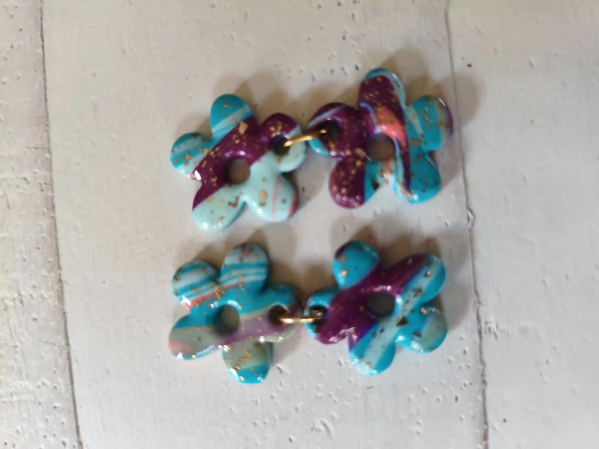 Double eleanore – vue 3 – Turquoise,rose, violet, doré – Pâte polymère