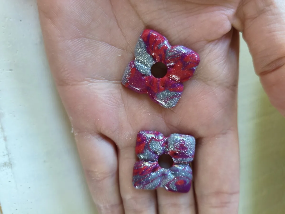 Candy métallisée – vue 3 – Métallisée fushia et violet – Pâte polymère