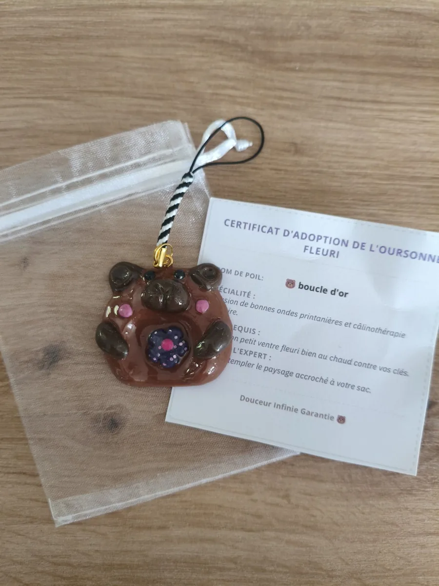 Worry stone, ours – vue 3 – Marron – Pâte polymère, acier inoxydable ,paracorde