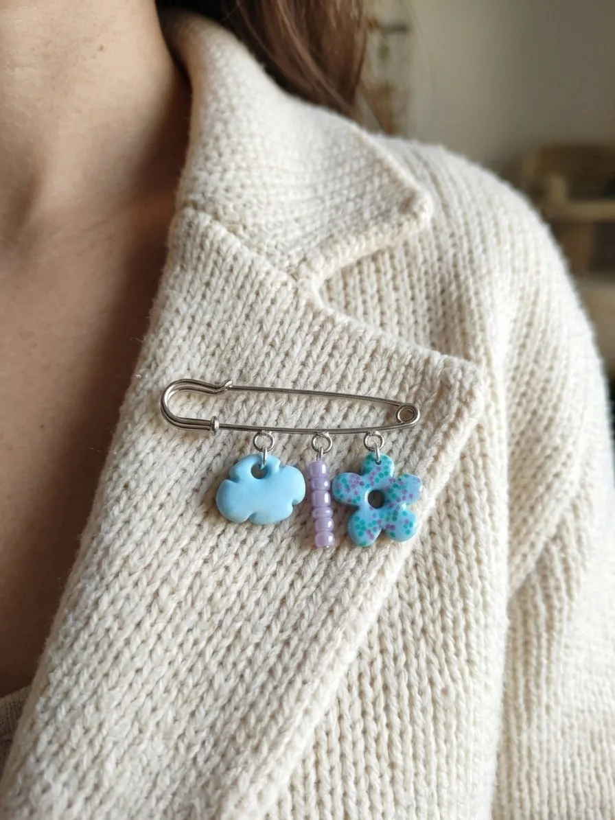 Broche nuage et fleurs  – bijou artisanal broches