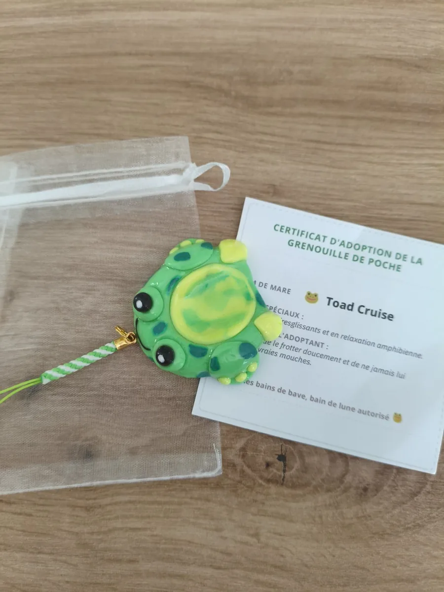 Worry stone,toad cruise – vue 2 – Vert,jaune – Pâte polymère, acier inoxydable ,paracorde