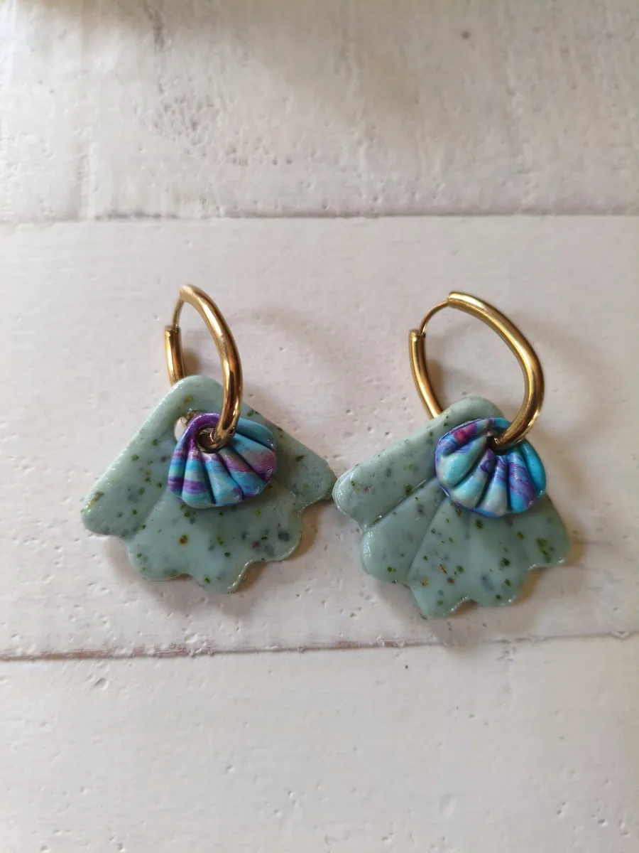 Boucle Laguna – vue 5 – Vert et bleu – Pâte polymère ,acier inoxydable