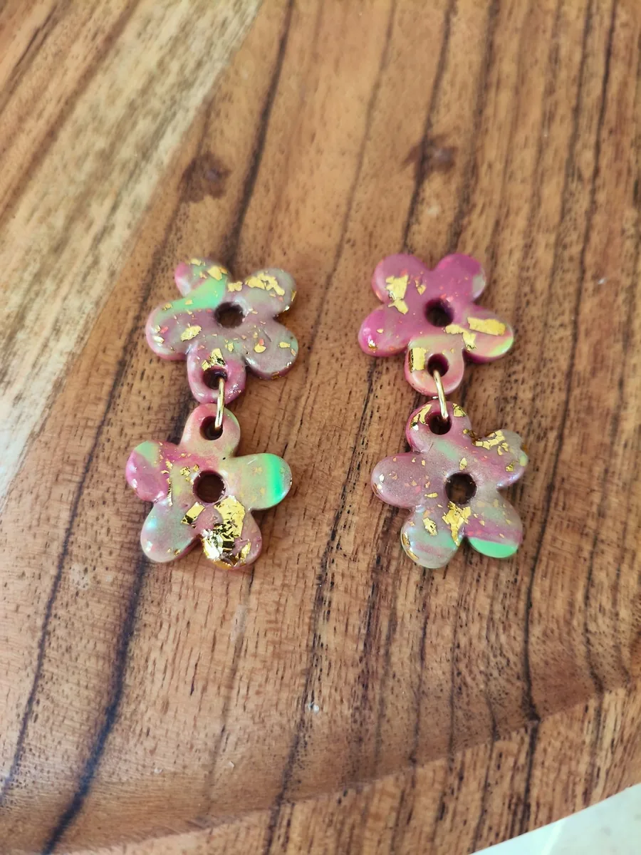Double eleanore Guadeloupe – vue 2 – Rose jaune vert et feuilles d or – Pâte polymère