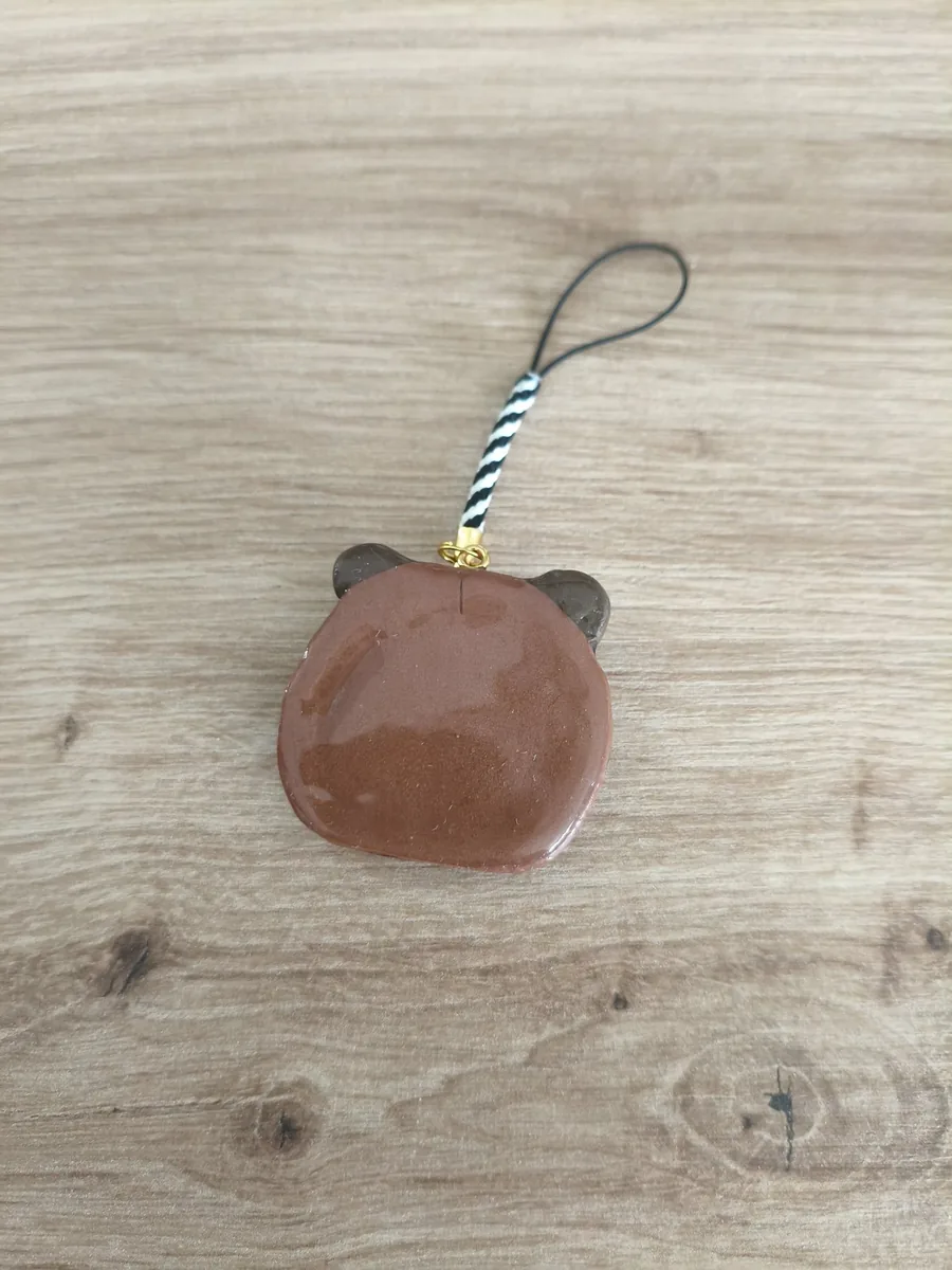 Worry stone, ours – vue 7 – Marron – Pâte polymère, acier inoxydable ,paracorde