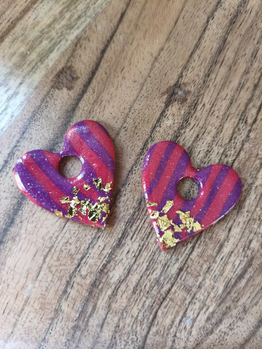 Lulu irisé doré – vue 2 – Fushia et violet pailleté avec des feuilles d or – Pâte polymère