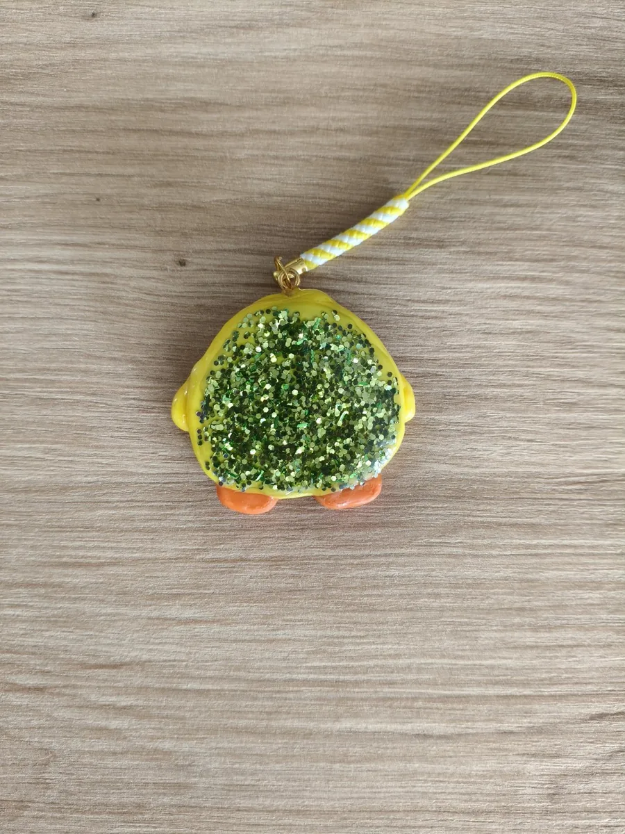 Worry stone, poussin – vue 4 – Jaune – Pâte polymère, acier inoxydable ,paracorde