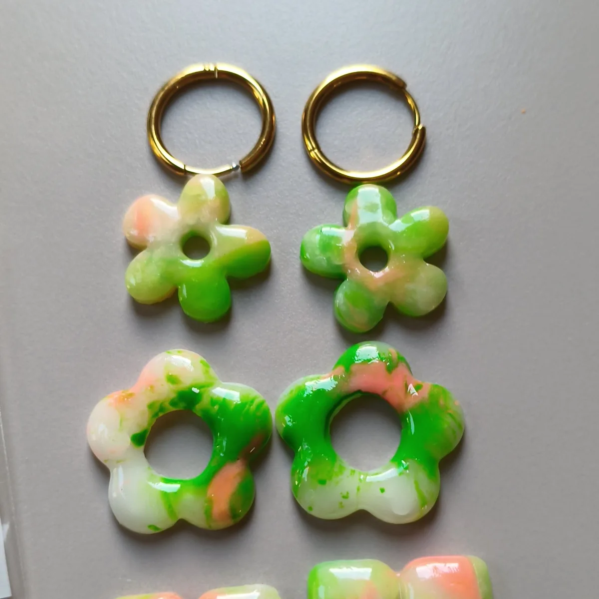 Pack vert translucide – vue 2 – Vert ,rose fluo, translucide blanc – Pâte polymère ,acier inoxydable