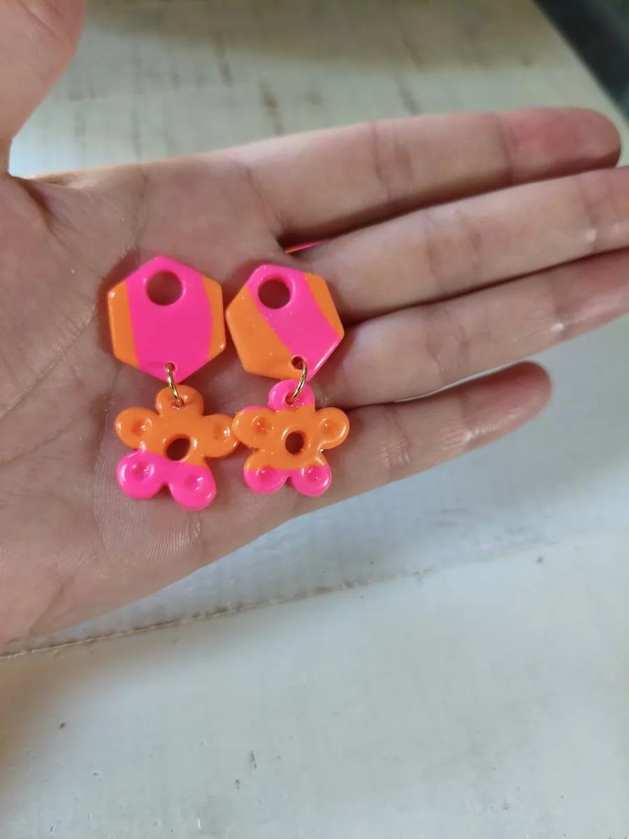 Duo d été fleuri/fluo – vue 2 – Rose et orange fluo – Pâte polymère