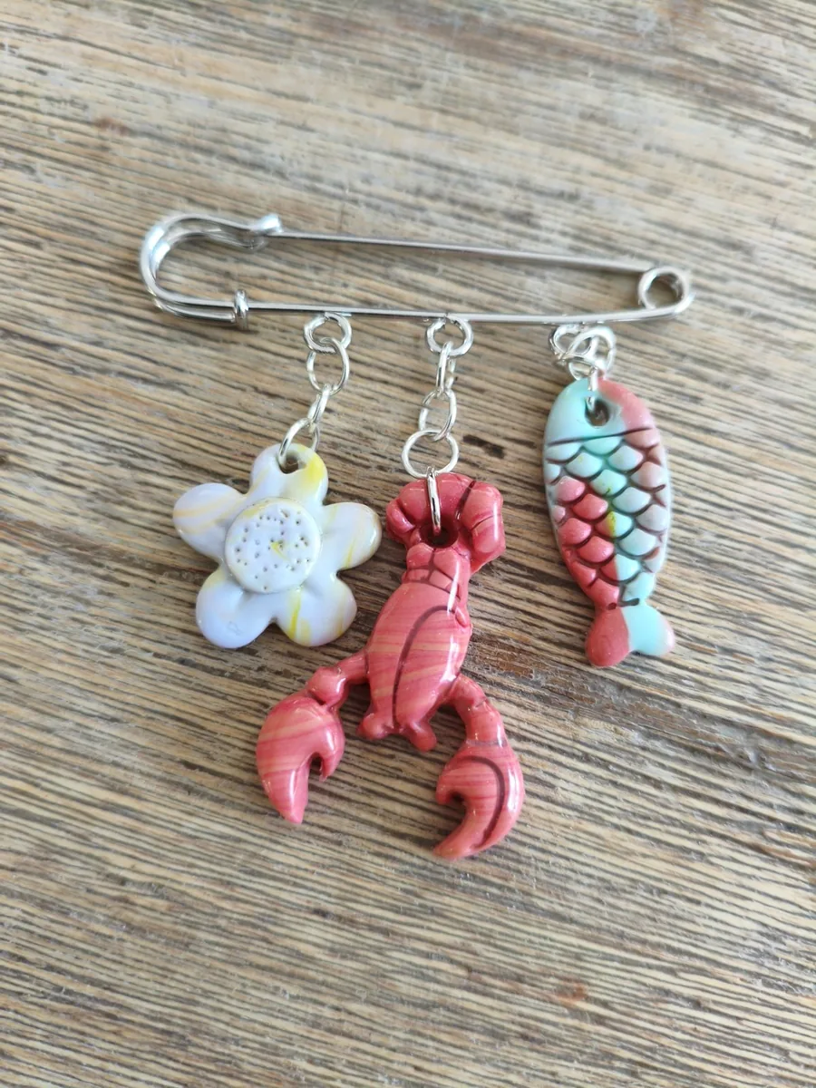 broche homard poisson fleur – vue 2 – rose , turquoise ,blanc , jaune – Pâte polymère