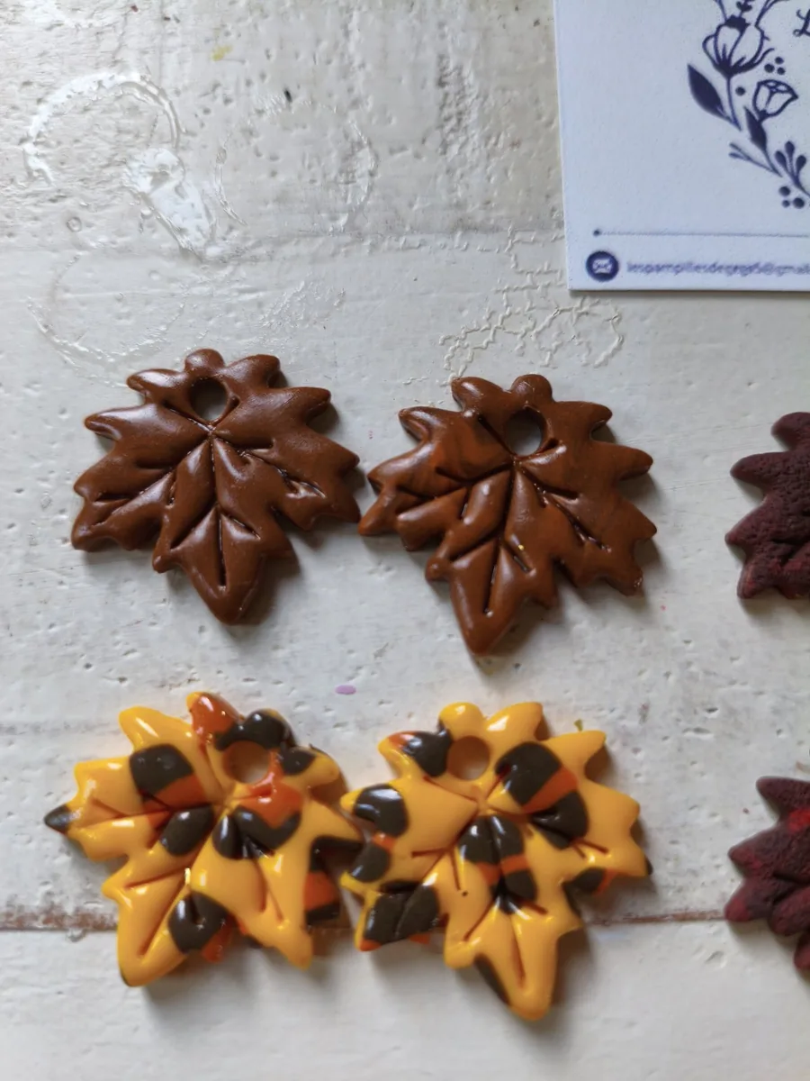 Pampilles feuilles d automne – vue 4 – Marron,jaune, orange,rouge et doré – Pâte polymère