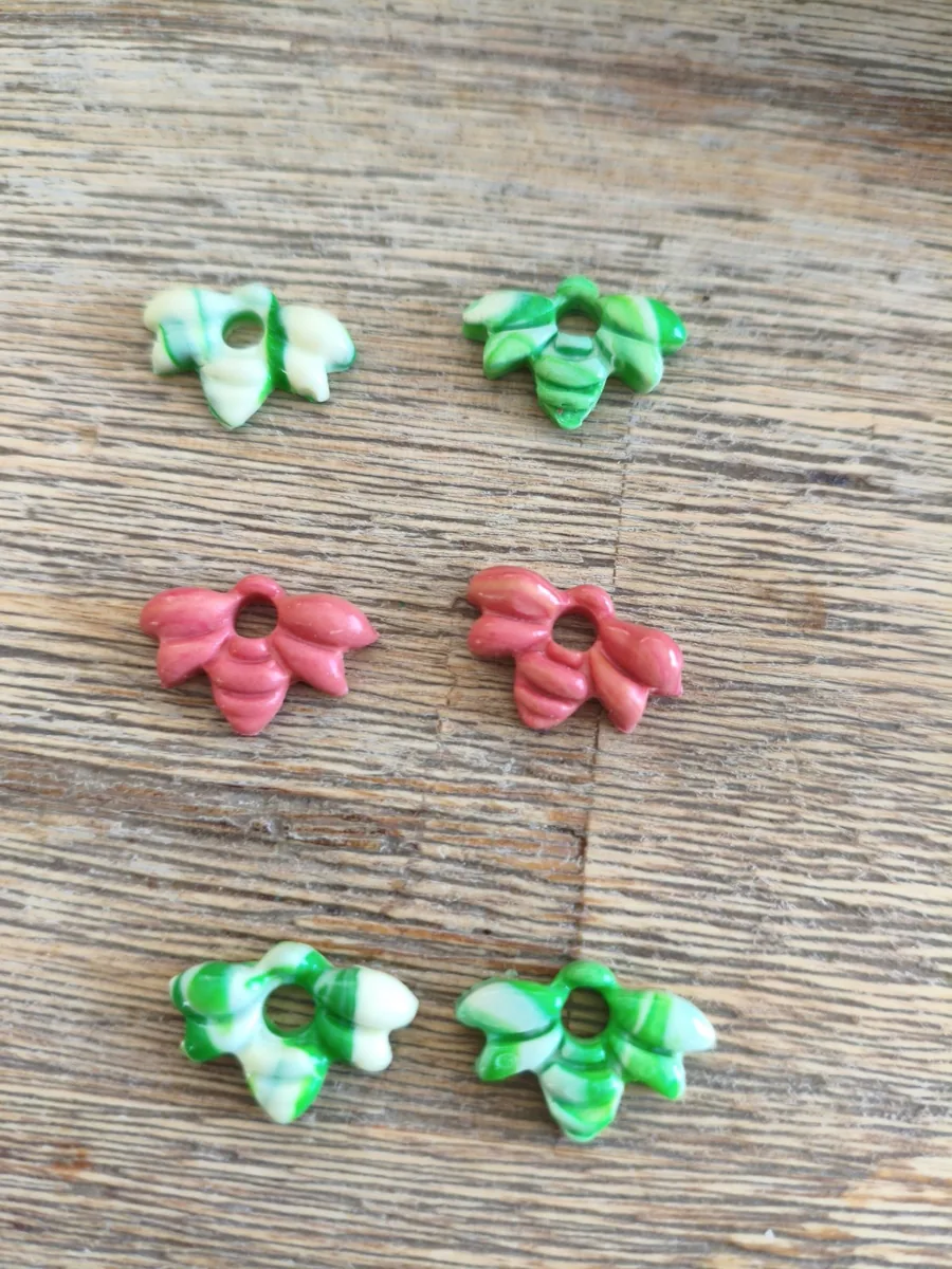 Mini abeille – vue 2 – Verte ou rose – Pâte polymère