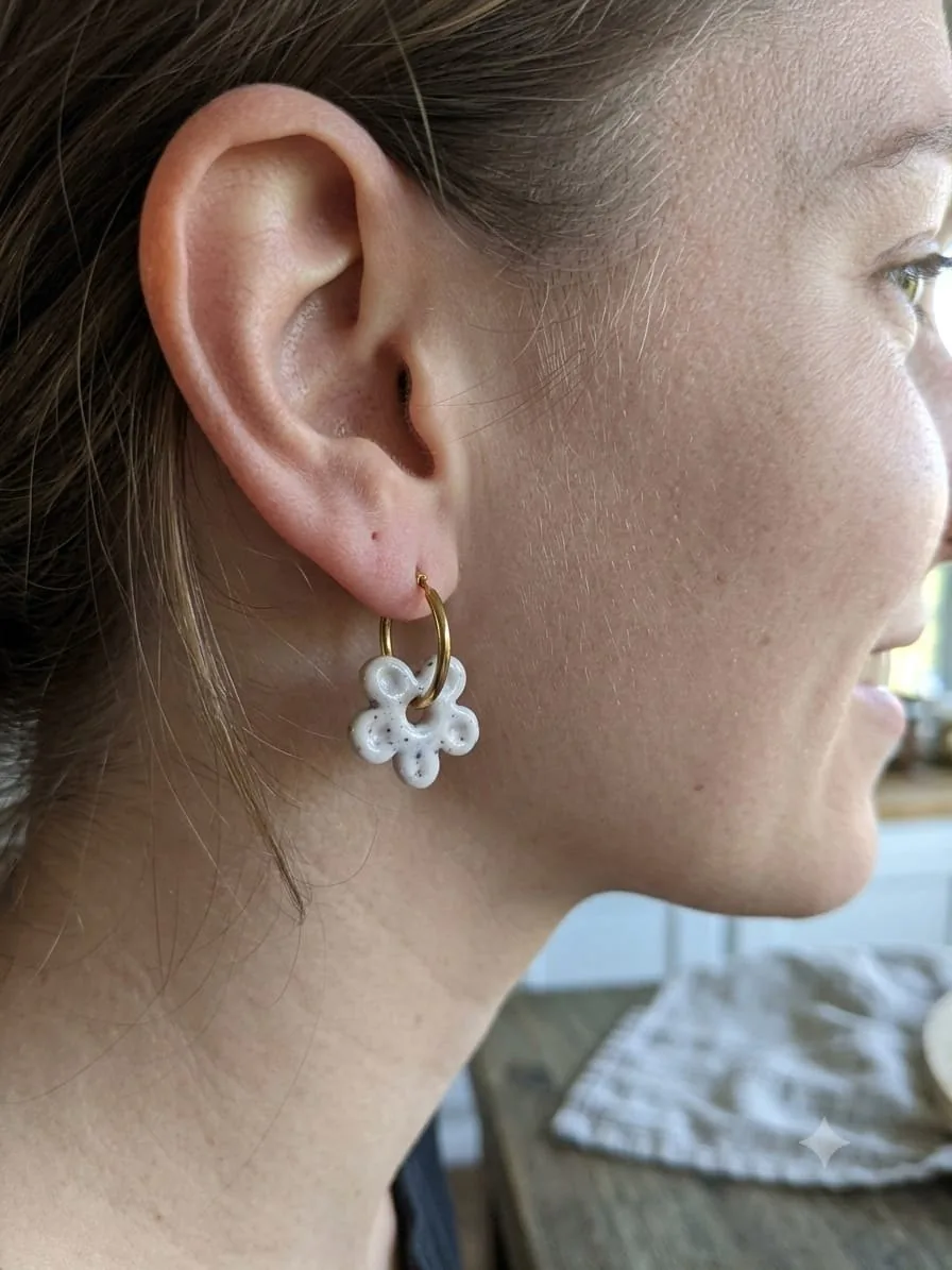 Eleanore blanc moucheté  – bijou artisanal fleurs