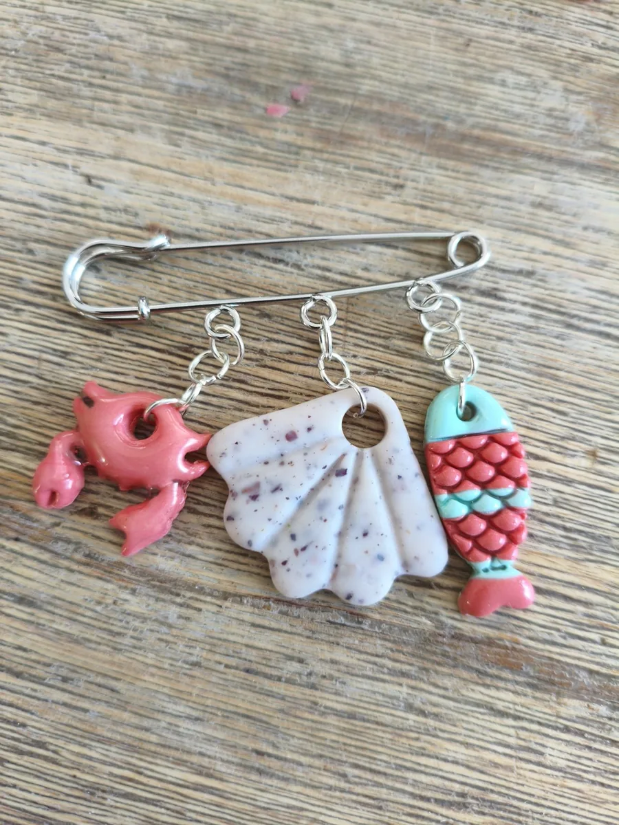 broche crabe coquillage poisson – vue 2 – rose ,blanc moucheté ,turquoise – Pâte polymère