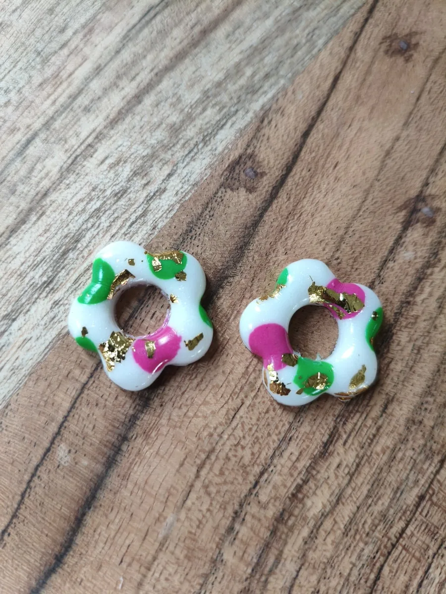 Mathilde Martinique – vue 2 – Blanc vert doré fushia – Pâte polymère
