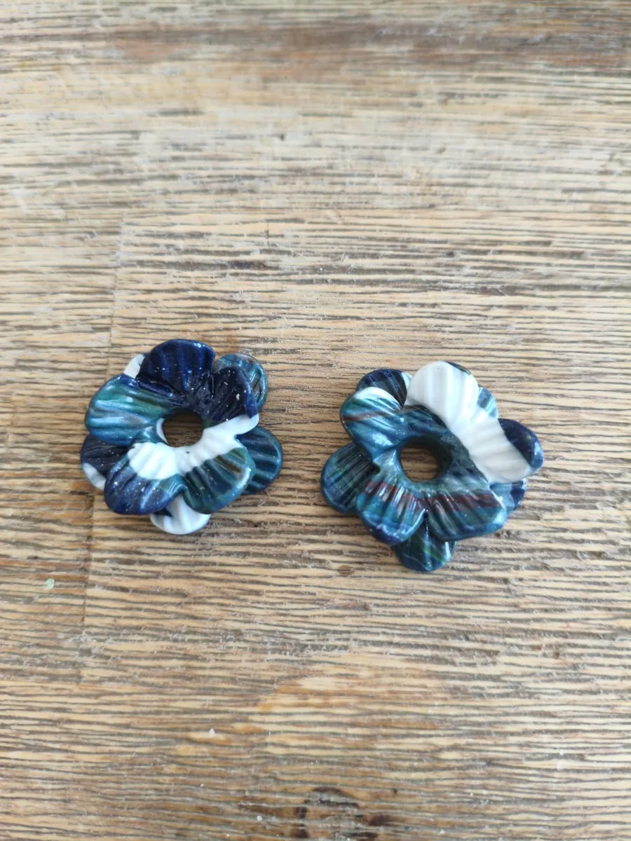 Emy tartan – vue 2 – bleu nuit ,blanc vert ,rouge – Pâte polymère