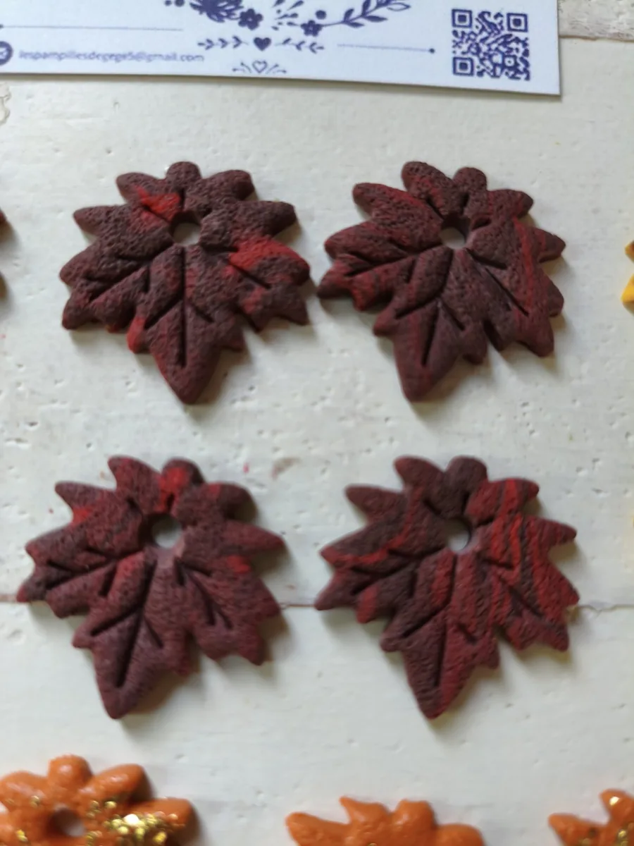 Pampilles feuilles d automne – vue 3 – Marron,jaune, orange,rouge et doré – Pâte polymère