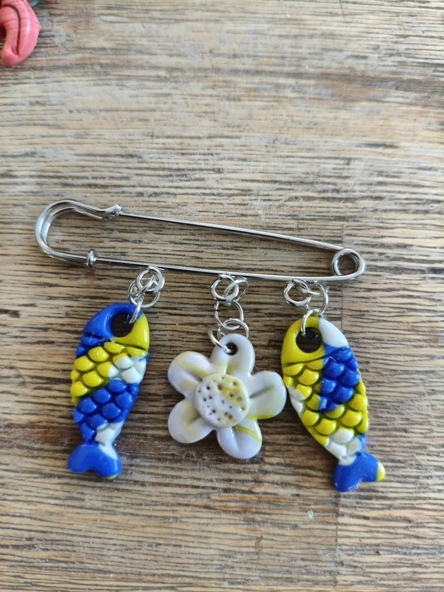 broche double poisson fleur pleine – vue 2 – jaune , vert ,bleu ,blanc – Pâte polymère