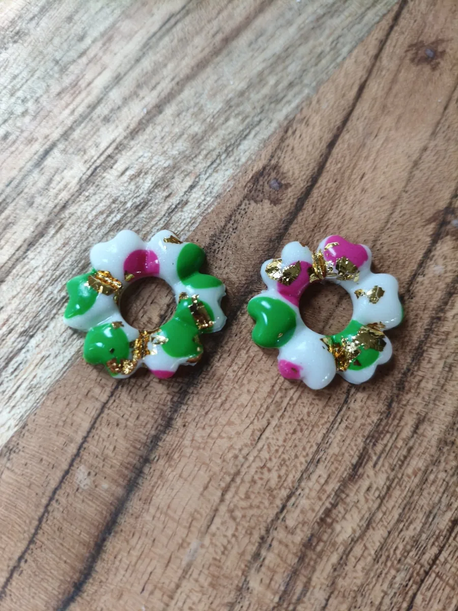 Cora Martinique – vue 2 – Blanc vert doré fushia – Pâte polymère