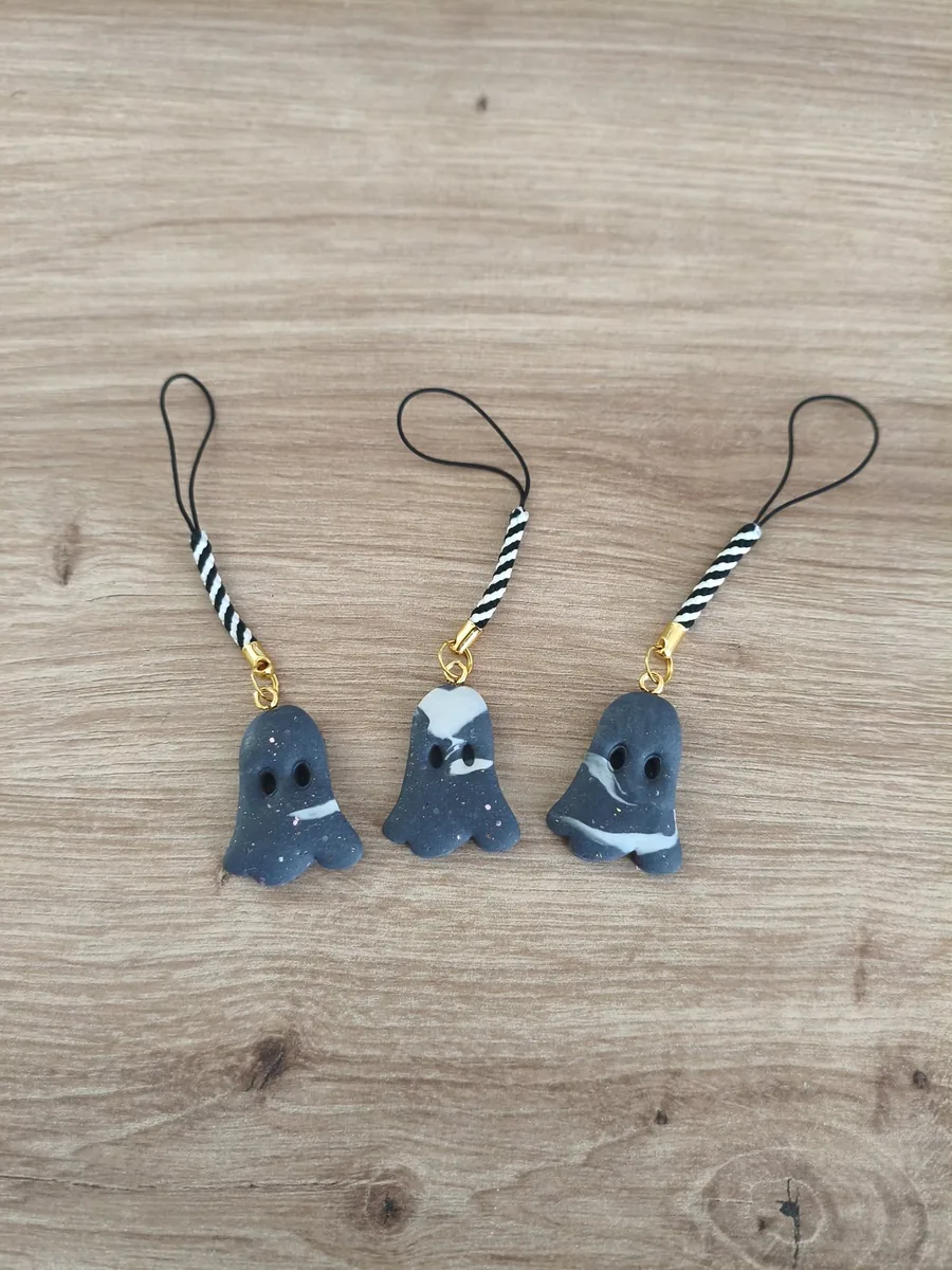 Porte clé Fantômes – Édition Céleste – vue 2 – Gris, bleu profond – Pâte polymère